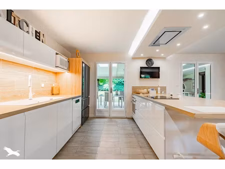 vente maison 8 pièces 159 m² à la sauve (33670)  451 500 €