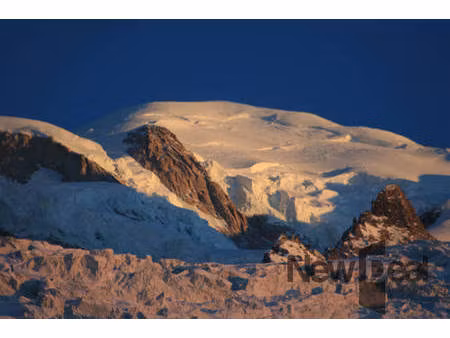 fort potentiel murs et fdc tous commerces batiment 3 niveaux + chalet habitation chamonix 