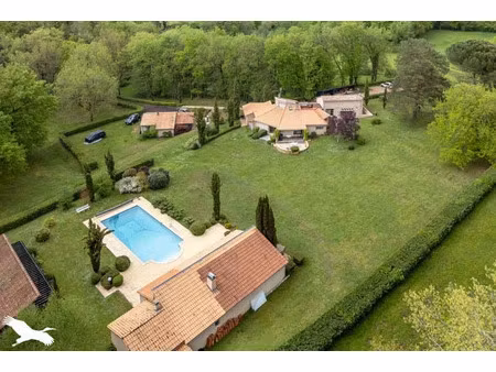 vente maison 8 pièces 216 m² à sarliac-sur-l'isle (24420)  565 380 €