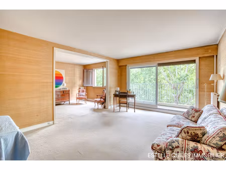 versailles montreuil. appartement 121m2 avec balcon  parkings et cave.
