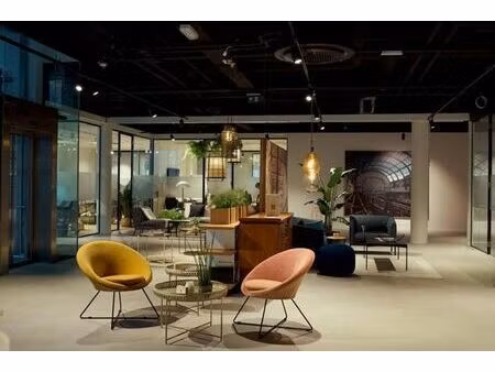 espace de coworking moderne dans la stadsfeestzaal