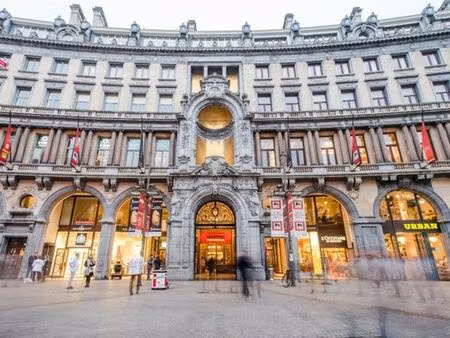 espace de coworking moderne dans la stadsfeestzaal