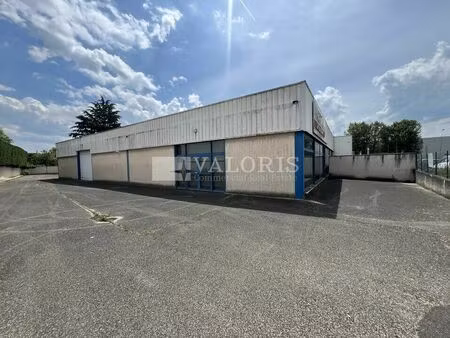 location commerce 400 m² à genay (69730)