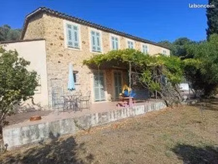propriété 7 pièces 194 m²