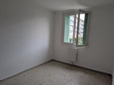 location appartement 4 pièces 65 m² à le pontet (84130)