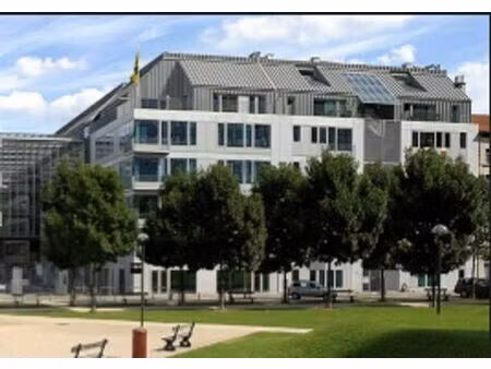 beautiful renovated and bright office spaces