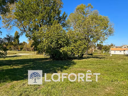 terrain à bâtir viabilisé proche commerces et écoles à gemozac (17260) de 638 m2