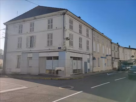 vente immeuble à chalais (16210)  77 300 €