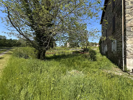 appartement avec 2 chambres et terrain attenant