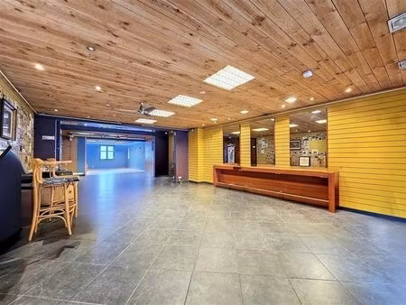 handelsruimte met een opp van 108 m² op een centrale ligging