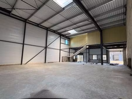 vente bureaux et commerces à oissel (76350) : à vendre / 242m² oissel