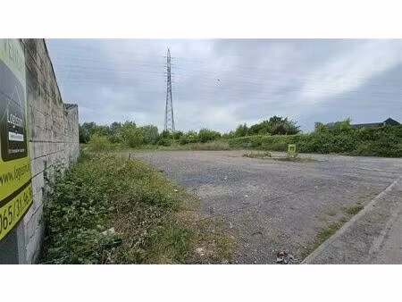 terrain de 70 ares avec permis pour 12 appartements accepté