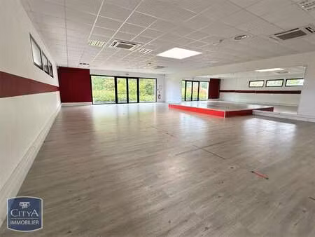 vente bureaux et commerces à sablé-sur-sarthe (72300) : à vendre / 986m² sablé-sur-sarthe