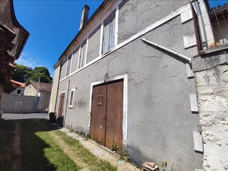 vente maison 10 pièces 217 m² à chalais (16210)  69 900 €