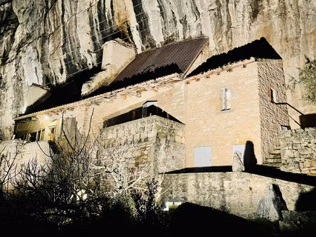 maison de caractère semi-troglodyte cabrerets  vallée du c