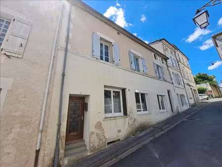 vente maison 4 pièces 136 m² à bors de montmoreau (16190)  75 000 €