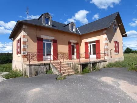 vente maison 4 pièces 94 m² à hautefort (24390)  168 000 €
