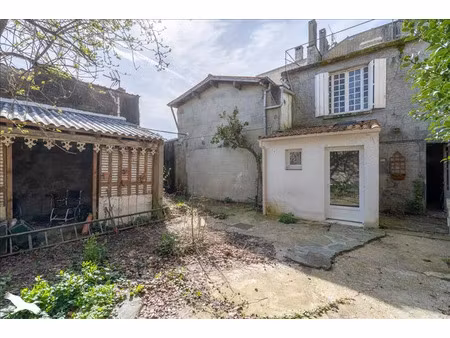 vente maison 7 pièces 179 m² à pons (17800)  160 500 €