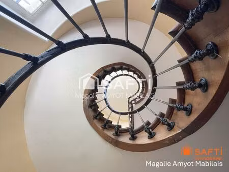 rare > manoir avec dépendances - sur 6ha - à rénover -