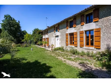 vente maison 5 pièces 186 m² à berneuil (16480)  243 800 €