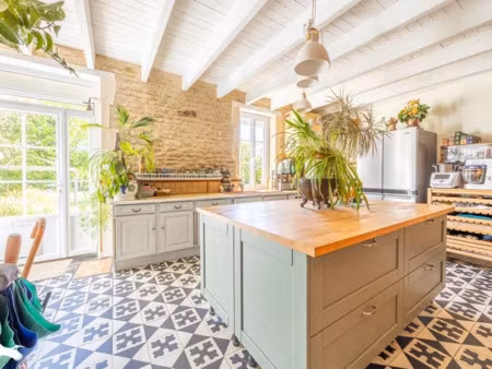 vente maison 10 pièces 200 m² à puyrolland (17380)  301 815 €