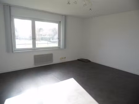 location bureaux 8 pièces  74.00m²  doué