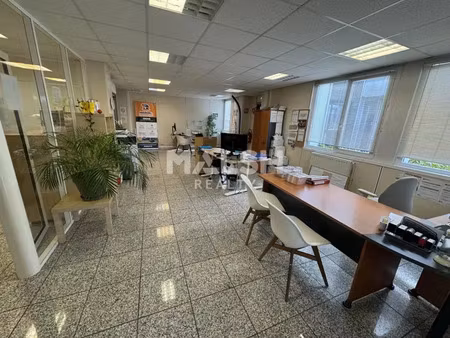 bureaux et petit stockage. 2 lots de 224 m² et 106 m² - a louer - sorbiers