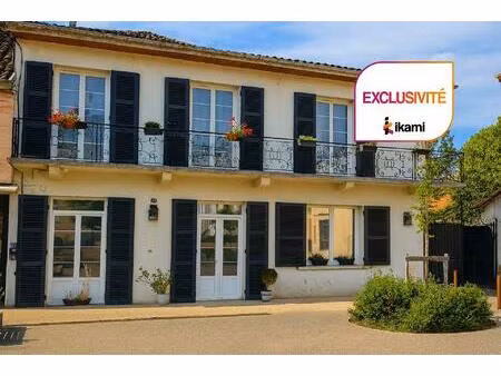 spacieuse maison familiale avec piscine au cœur du village