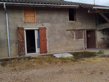 fermette mitoyenne a renovee avec dependances