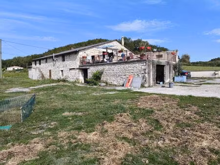 grange restaurée et confortable de 5 chambres sur un terrain plat  de nombreuses...