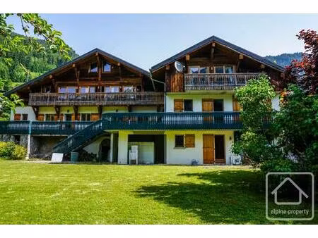 une ferme rénovée volumineuse et moderne située au centre de la chapelle d’abondance