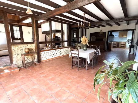 ferme authentique landaise avec sa grange et ses annexes - s