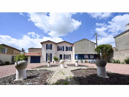 maison à vendre 6 pièces proche de saint jean d'angely (17)