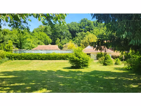 propriété d'exception de 228 m²  piscine  triple garage  parc de 4 300 m²