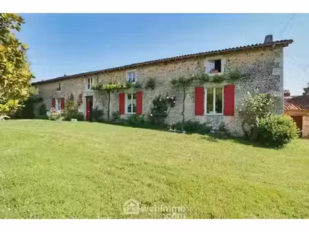 vente maison 11 pièces 295 m² à sommières-du-clain (86160)  299 000 €