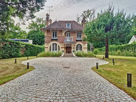 maison avec dépendances  12 pièces 250 m² habitables  parc de 4500 m²