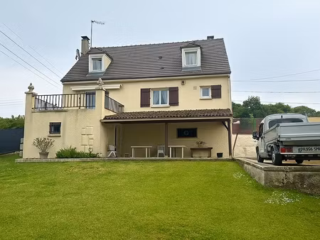 maison idéalement située dans un village calme et paisible