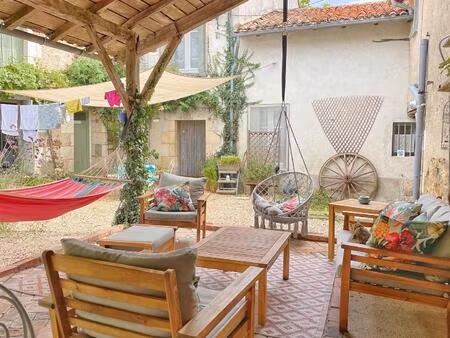 propriété unique de 5 chambres avec un grand potentiel commercial