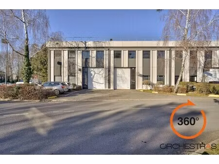 location local commercial