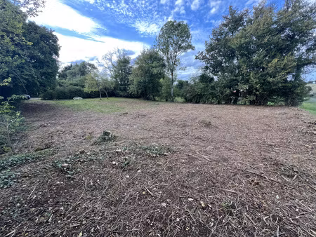 terrain arboré à bâtir avec compteur d'eau 1172m2