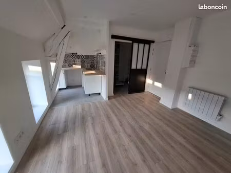 à louer : studio rénové  lumineux et moderne de 24 m²