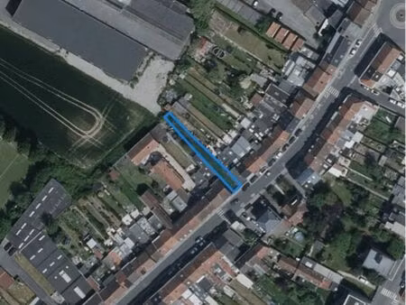 ? terrain à bâtir entre-pignons à saisir – 220 m² ?