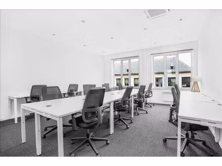 des bureaux prêts à l'usage pouvant de maximum 15 personnes