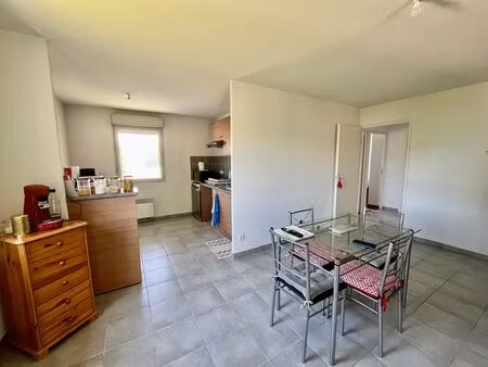 proche centre d’eymet à pied bel appartement récent avec balcon dans quartier calme