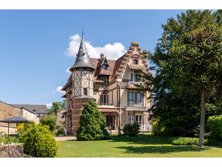 villa belle epoque  dépendances et parc paysager en coeur de village