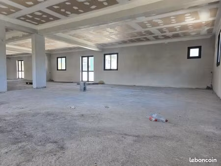 local bureaux 530 m²