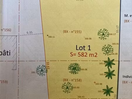 terrain 582m²