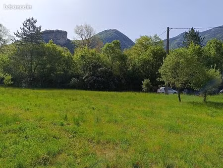 terrain 2700 m² savoillan