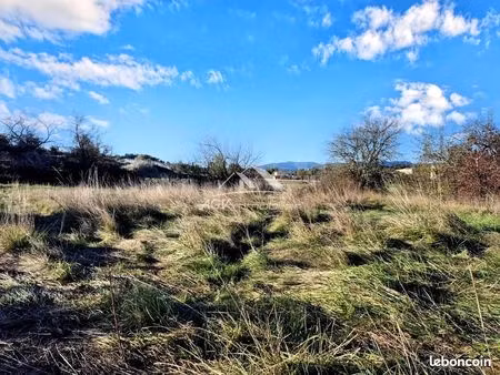 terrain 1058 m² rousson