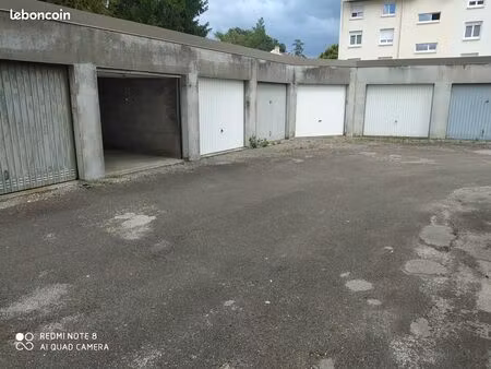 garage ferme a louer 70